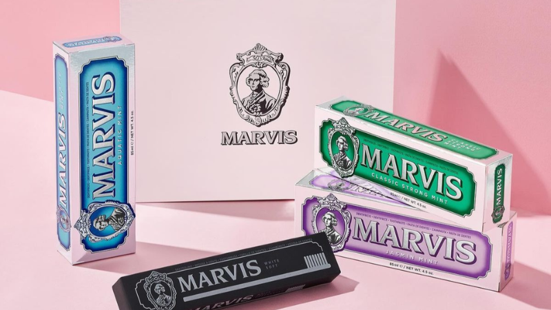 Zašto influenseri poziraju sa Marvis pastom za zube